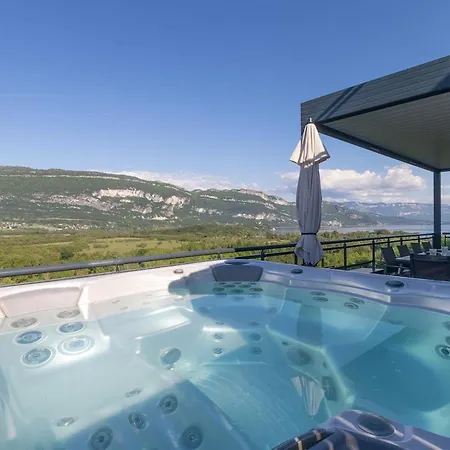 & Terrasse Du Bourget - Jacuzzi فيلة شانا